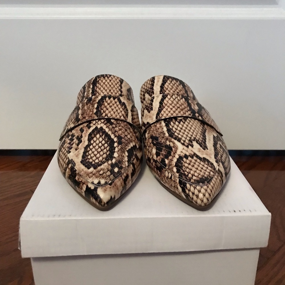 En Thread leather mule snake print loafers
